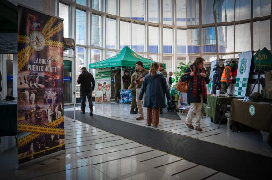 En la víspera de su aniversario 98° Carabineros acapara la atención en Mall Paseo
